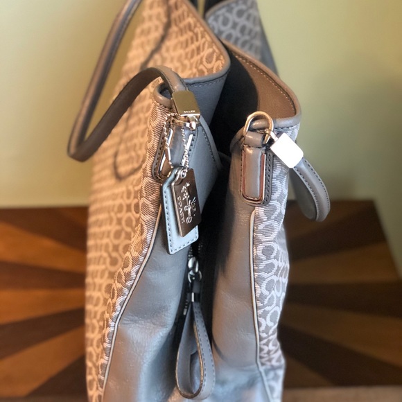 Coach purse - Picture 2 of 4